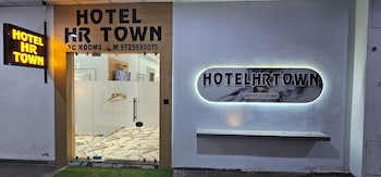 hotel hr town