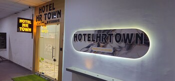 hotel hr town
