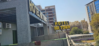 hotel hr town