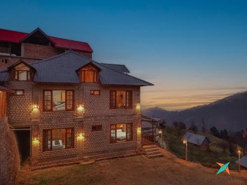 zostel homes khajjiar