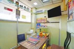 via yazhini hospitality services