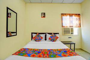via yazhini hospitality services