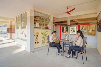 via yazhini hospitality services