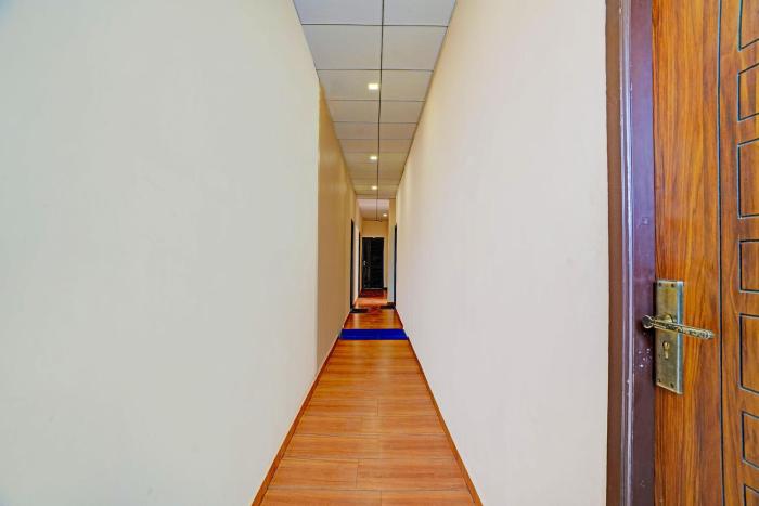 via yazhini hospitality services