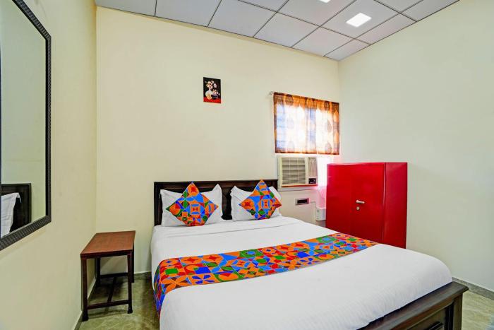 via yazhini hospitality services
