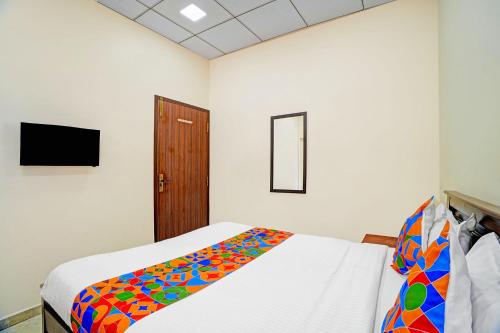 via yazhini hospitality services