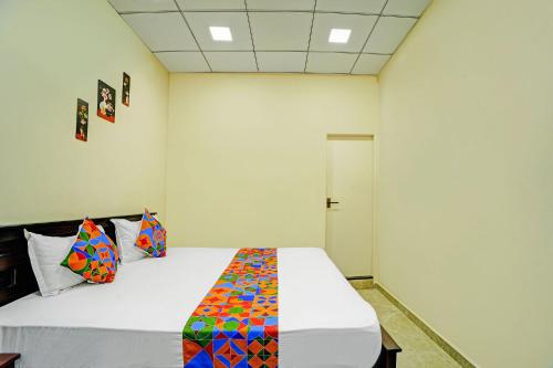 via yazhini hospitality services