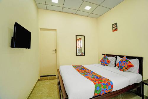 via yazhini hospitality services