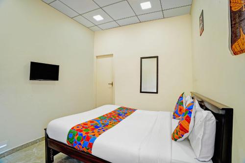 via yazhini hospitality services