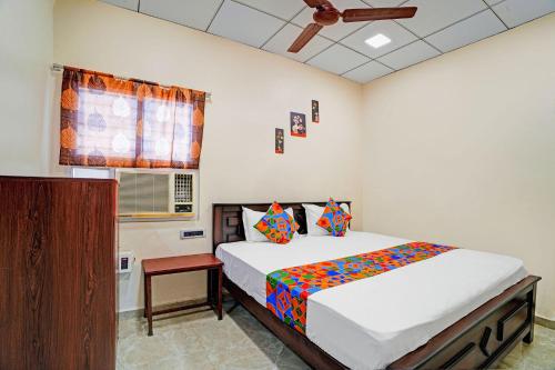 via yazhini hospitality services