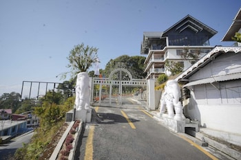 longitude homestay