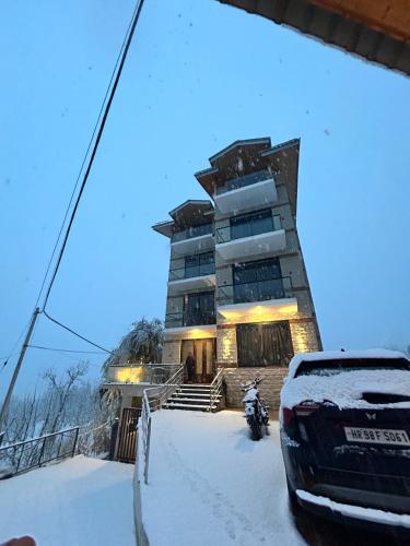 hogs panorama manali