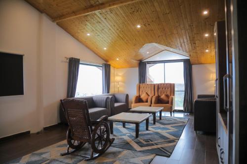 hogs panorama manali
