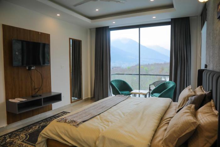 hogs panorama manali