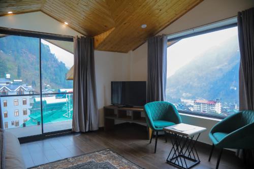 hogs panorama manali