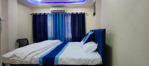 hotel taarini rajwada indore by loto