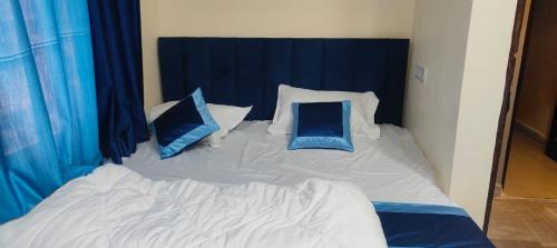 hotel taarini rajwada indore by loto