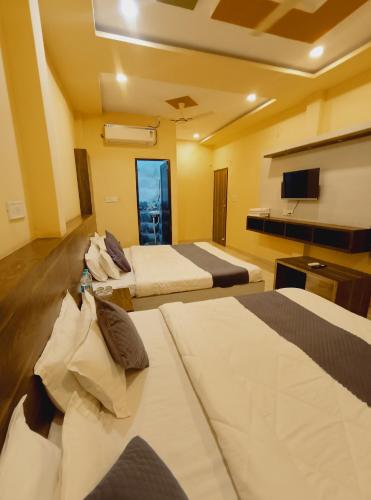 shree krishna hotel