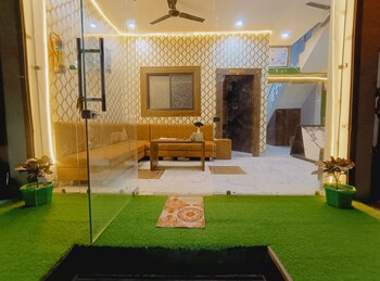 shree krishna hotel
