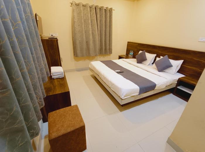 shree krishna hotel