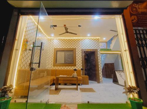 shree krishna hotel