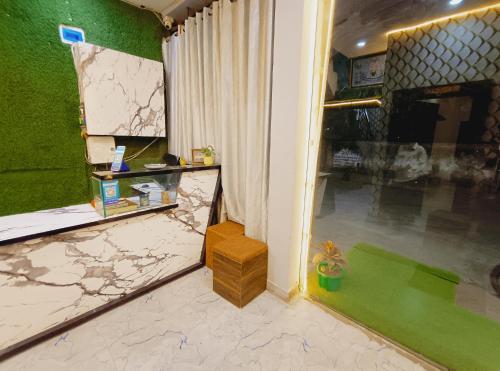 shree krishna hotel