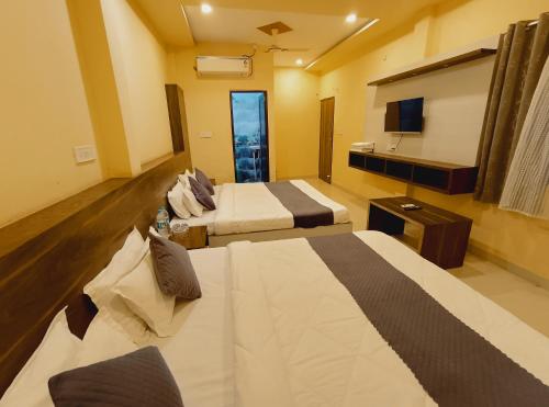 shree krishna hotel