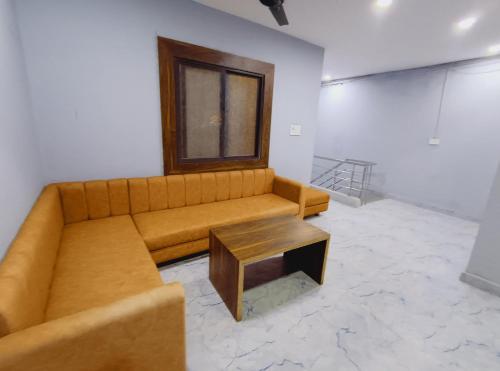shree krishna hotel