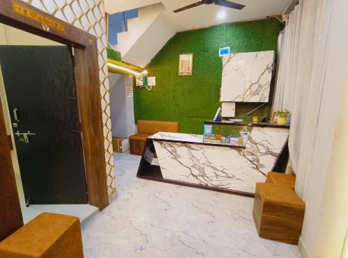 shree krishna hotel