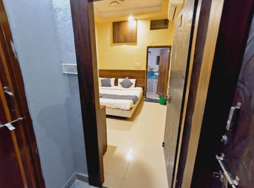 shree krishna hotel