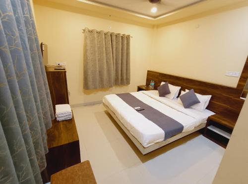 shree krishna hotel