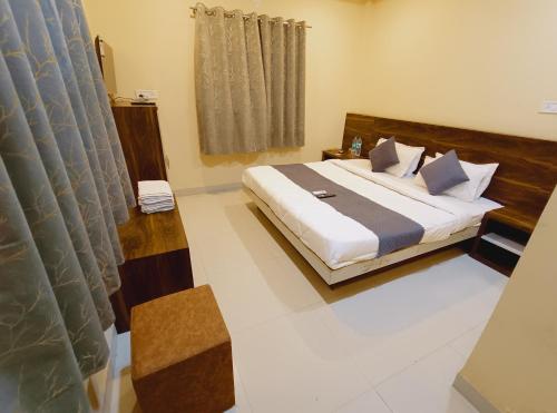 shree krishna hotel