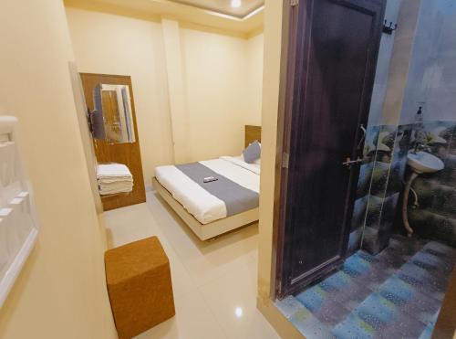 shree krishna hotel