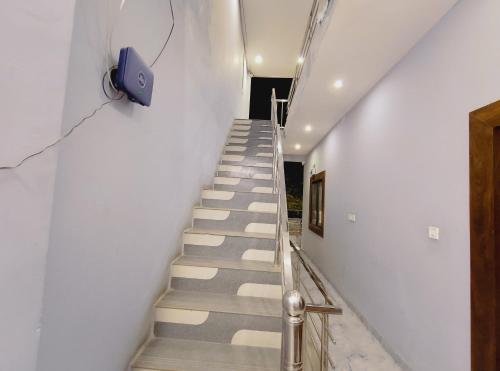 shree krishna hotel