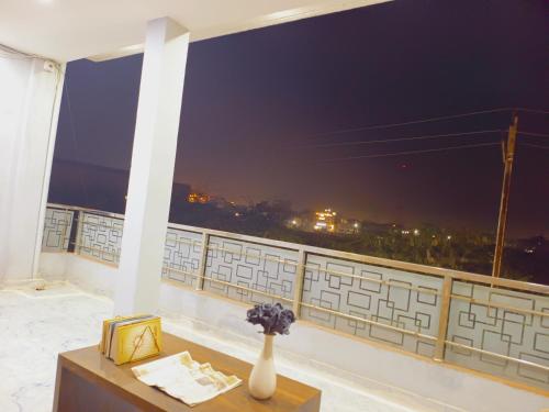shree krishna hotel