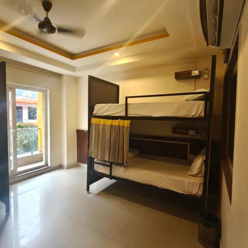 hotel weekend heights