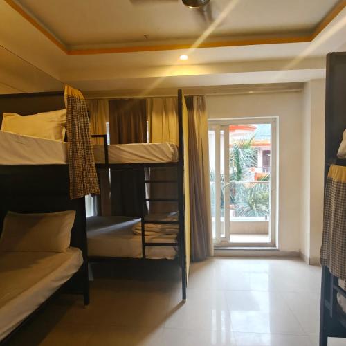 hotel weekend heights
