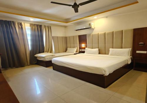 hotel weekend heights