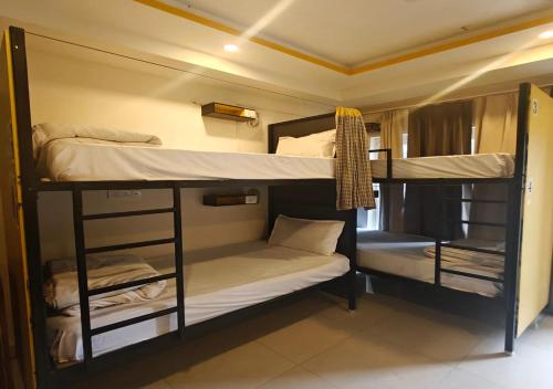 hotel weekend heights