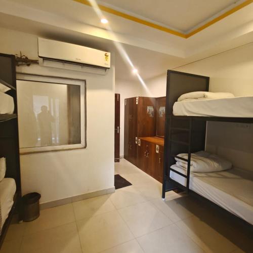 Hotel Weekend Heights,,2 star