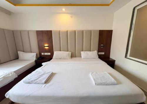 hotel weekend heights