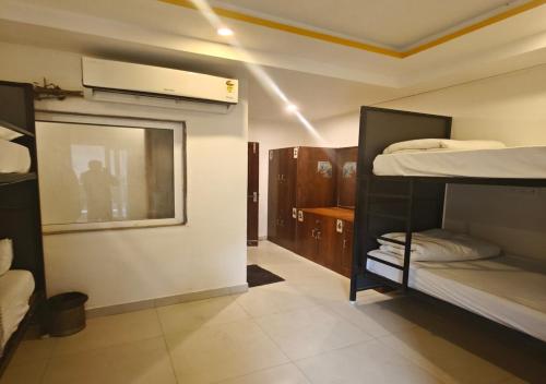 hotel weekend heights