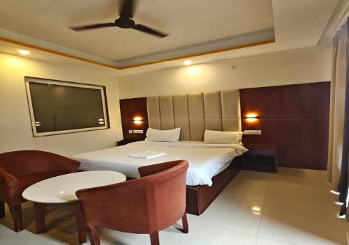 hotel weekend heights