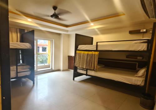 hotel weekend heights