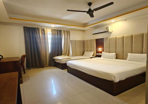 hotel weekend heights