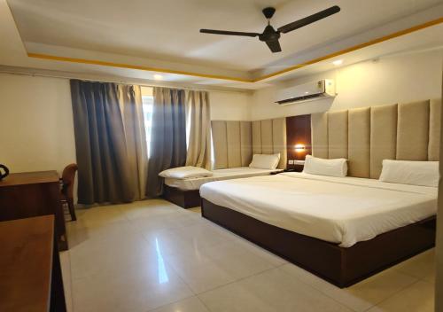 hotel weekend heights