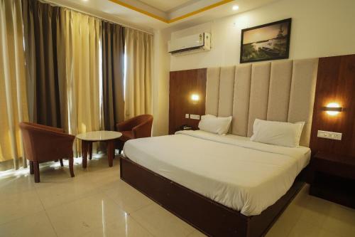 hotel weekend heights