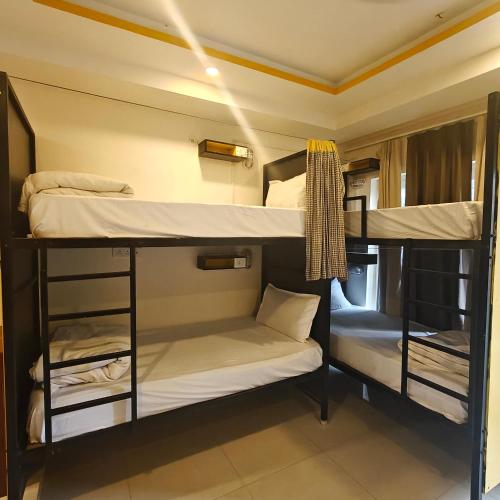 hotel weekend heights