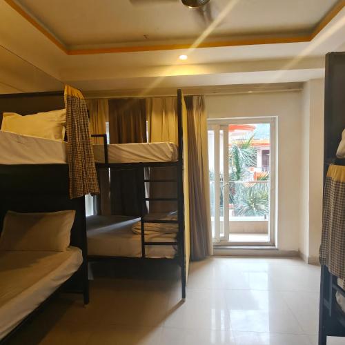 hotel weekend heights