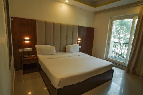 hotel weekend heights